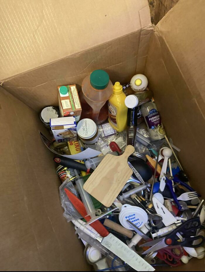 "How My Boyfriend Packed Up A Moving Box With Kitchen Stuff While I Was At Work"