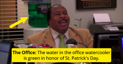 18 Tiny Details From Holiday Episodes Of Your Favorite TV Shows You Might Have Missed