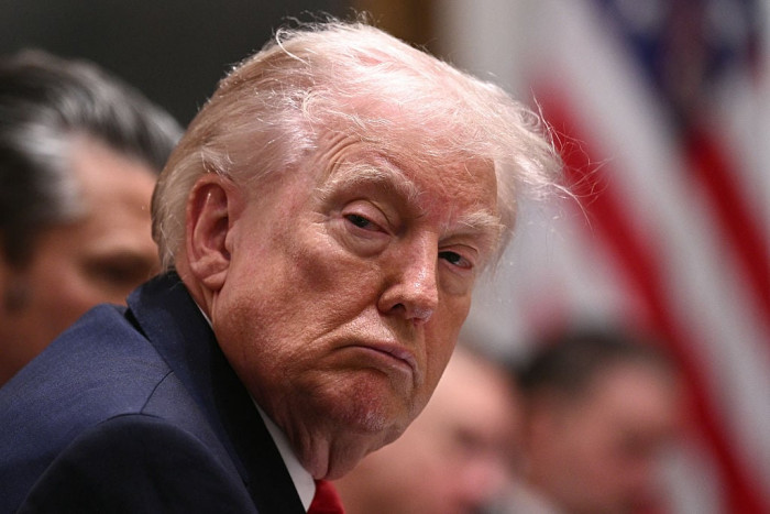 Poll results graphic showing 37% approval rating and growing doubts about Trump’s leadership