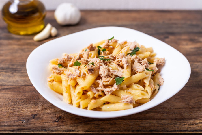 Canned tuna can showing easy open-pull tab, recall notice and FDA warning