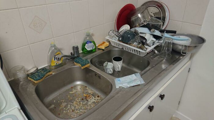 "My Boyfriend: *Does The Dishes* The Sink:"