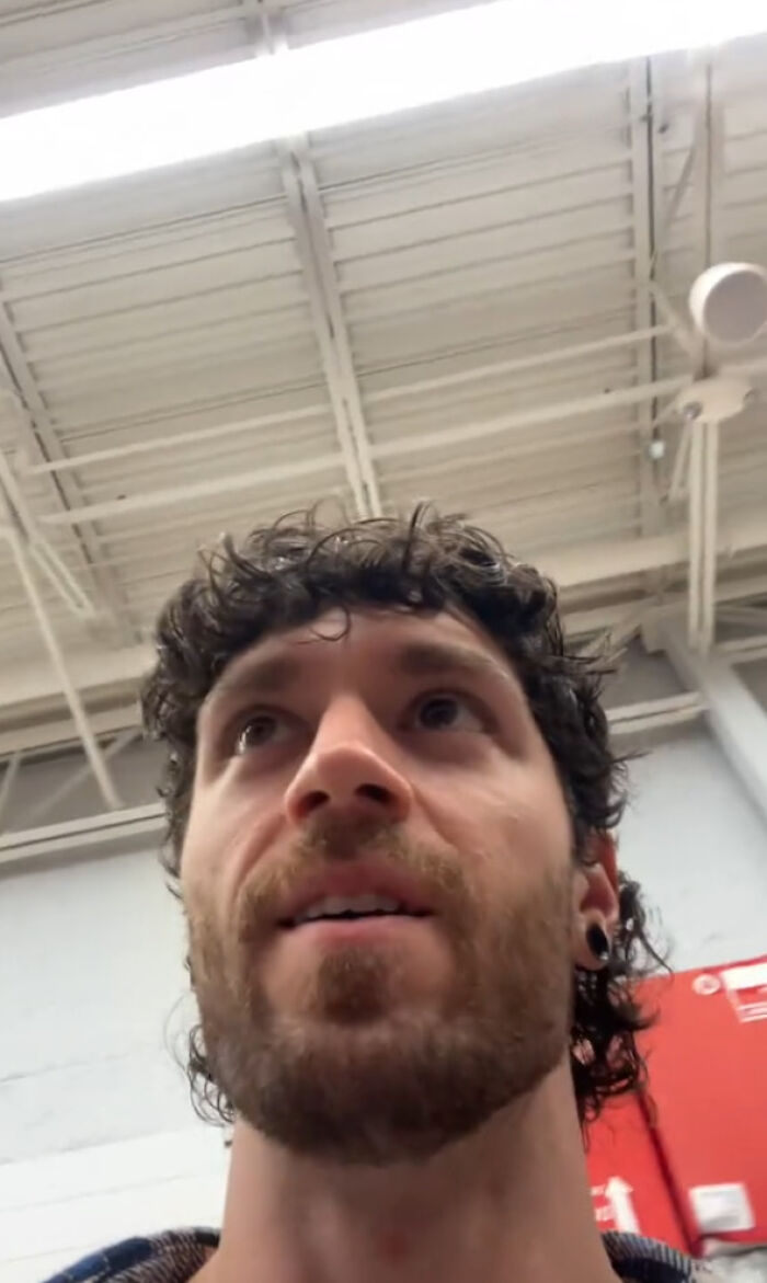 TikTok comedian Chezaidan set the internet on fire with his hilarious take on Walmart’s holiday décor blunder.