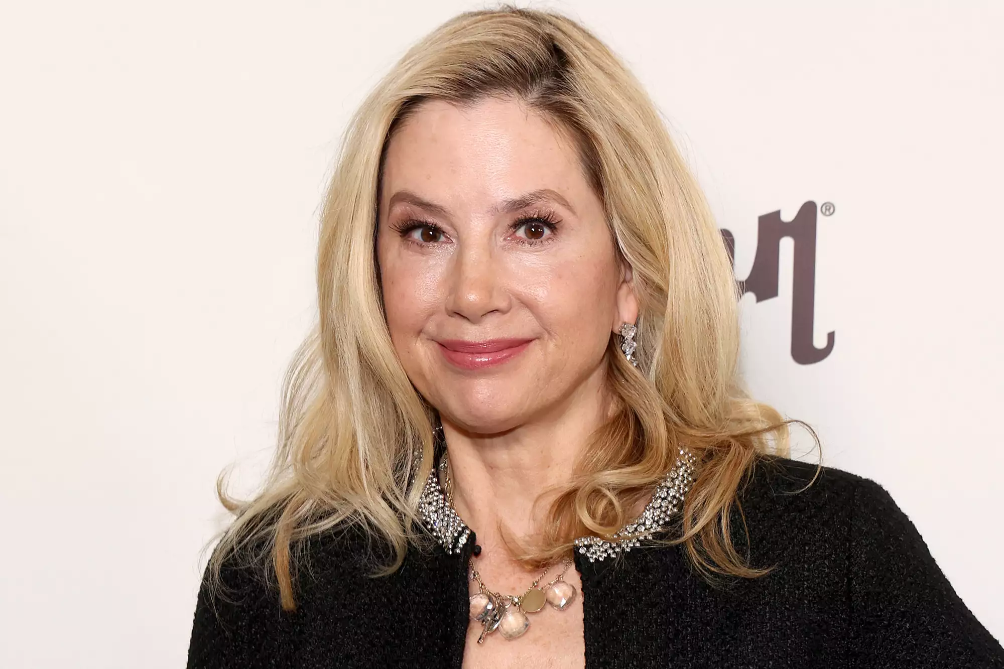 Mira Sorvino’s bold offer left a stronger mark on Sheen than the punishment he faced.