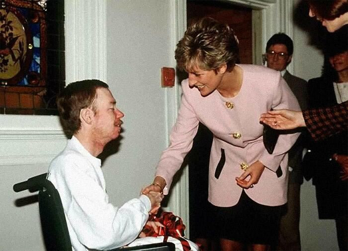 "Princess Diana Shakes Hands With An Aids Patient Without Gloves, 1991"