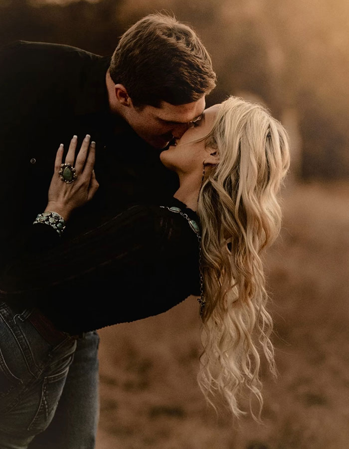 Okay, this is just too cute. The chemistry is undeniable!