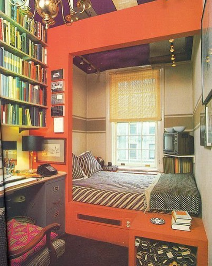 28. Decorating On The Cheap - Mary Gilliatt 1986