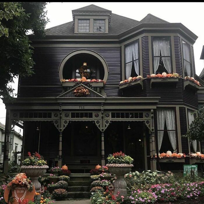 8. Okay, this looks like something that a vampire would live in.