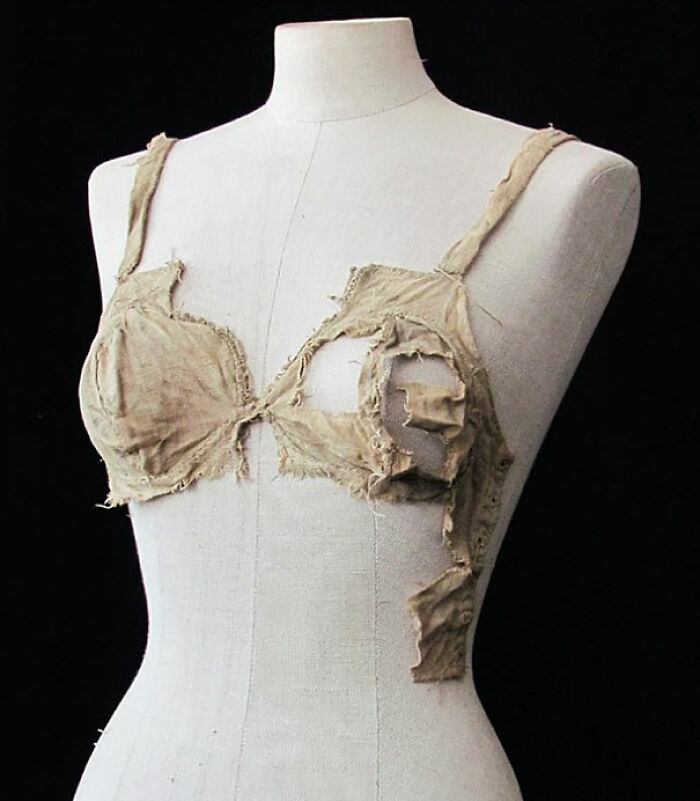 6. 500-Year-Old Brassiere Discovered.
