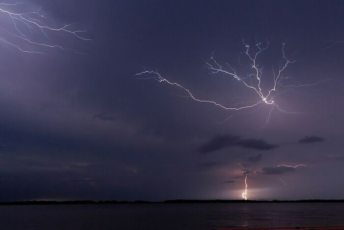 In Venezuela, a single storm has been raging for thousands of years without stopping. The lightning is so surreal that locals believed it was actually billions of fireflies. ⚡️
