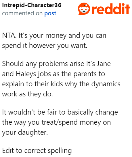 A Redditor believes that it's the responsibility of the ex and her partner to explain the current dynamics.