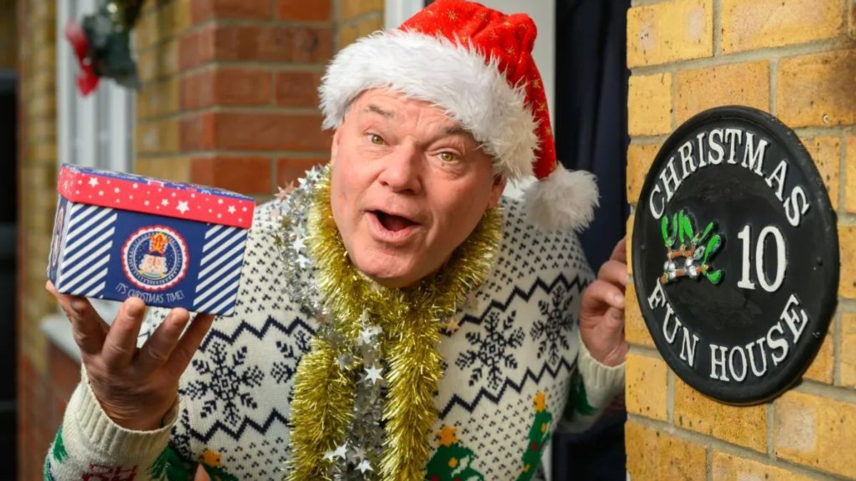 He still opened Christmas presents in a paddling pool: the man who has lived Christmas Day every day since 1993