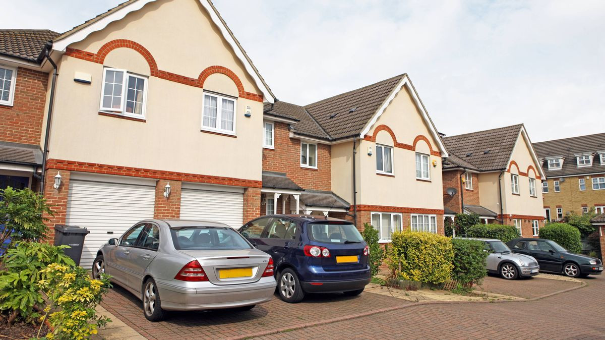 Driver used stranger's driveway for dog walk parking, and her 9-word demand only made it worse
