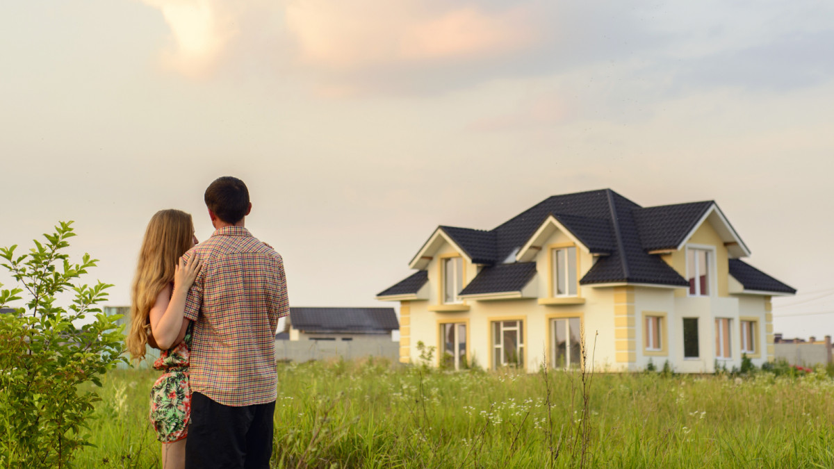 Her Parents Found a Cheap Countryside House. She Refused, and a Family Dinner Exploded