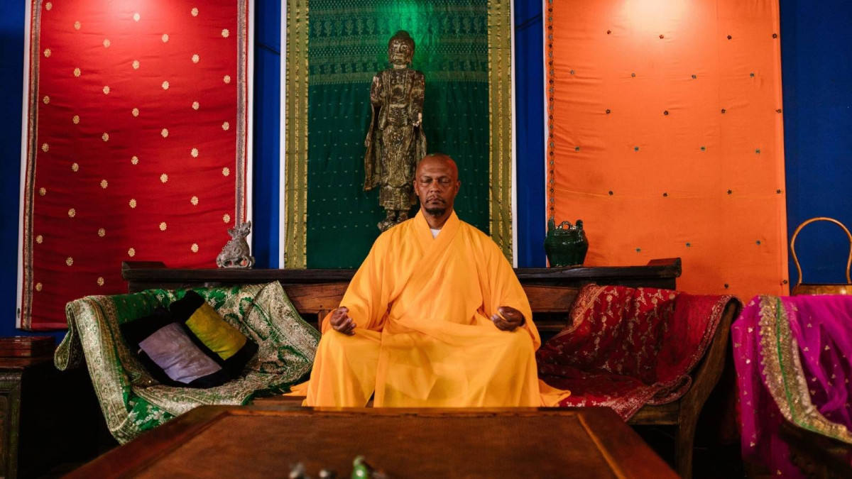 He Stepped Out During a Buddhist Chant to Blow His Nose. His Host’s Reaction Made It Awkward.