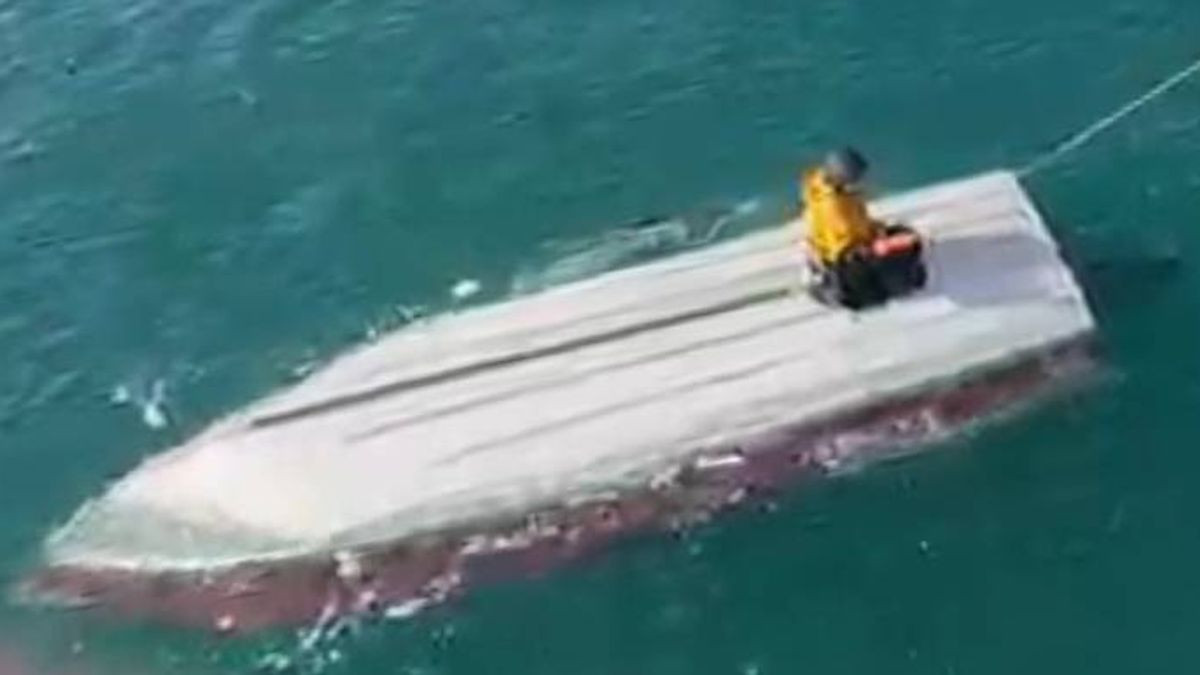 The radio call said only one thing: a teen was alive on an overturned skiff after nearly three days at sea