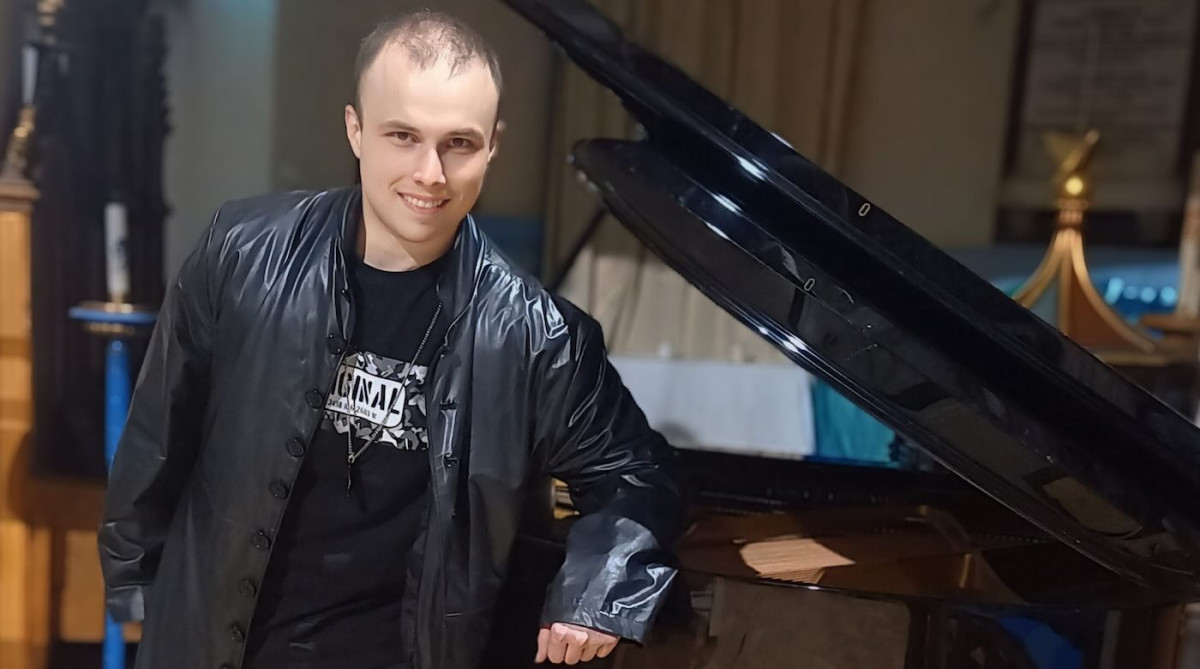 He Asked to Play a Church Piano on a Cold Night. Now He Has a Home and Has Brought In Over £40,000 for Charity