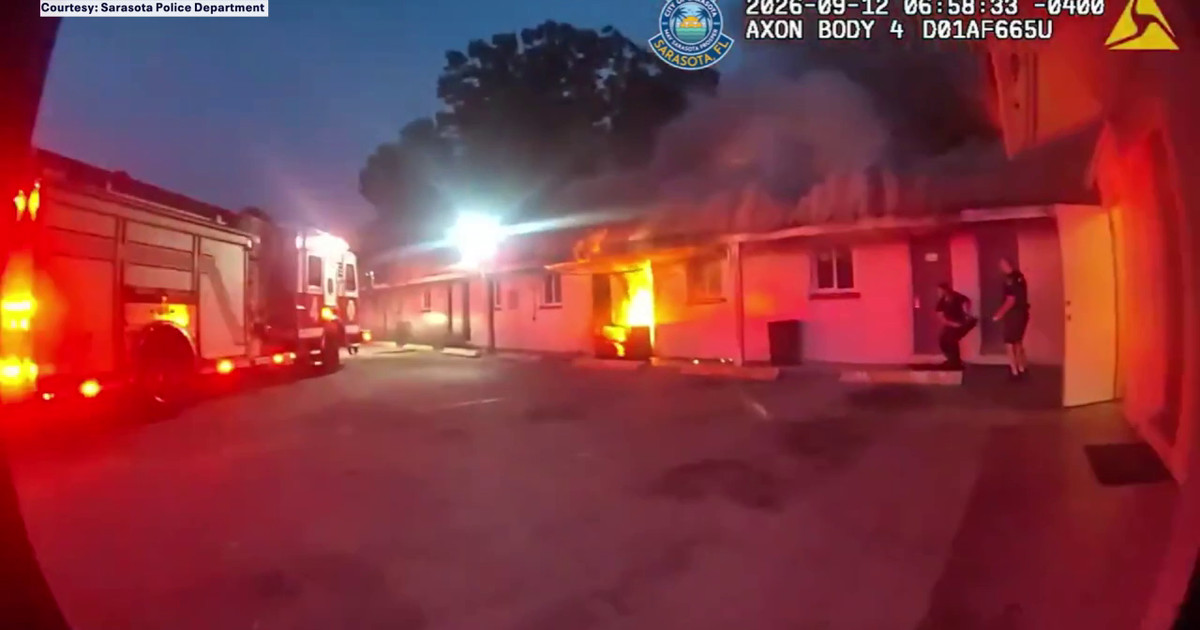 Bodycam captures Florida officers racing door to door as motel fire tears through one unit