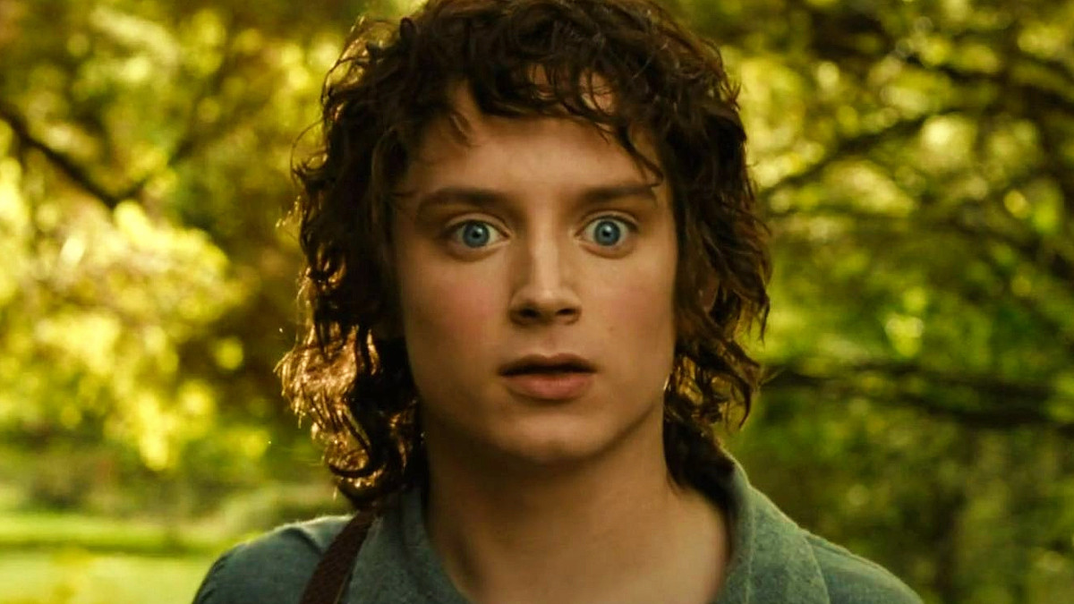 Elijah Wood's Frodo return has finally been spotted, and the Bag End photo reveals where The Hunt for Gollum fits