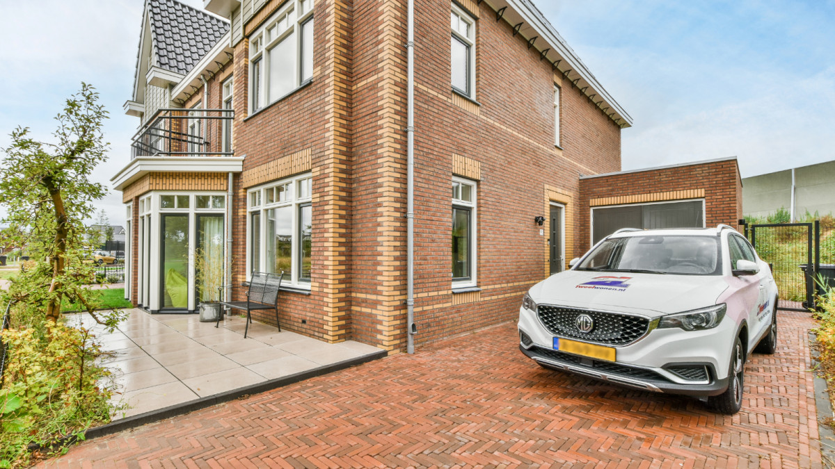 HOA limited his driveway to three cars, so he parked the extras on the street and the whole neighbourhood felt it