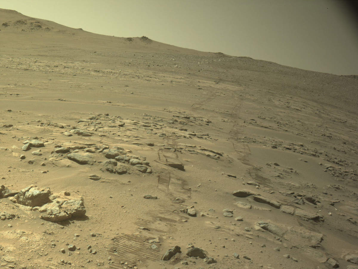 NASA's self-driving Mars rover just set a distance record no off-world vehicle has reached
