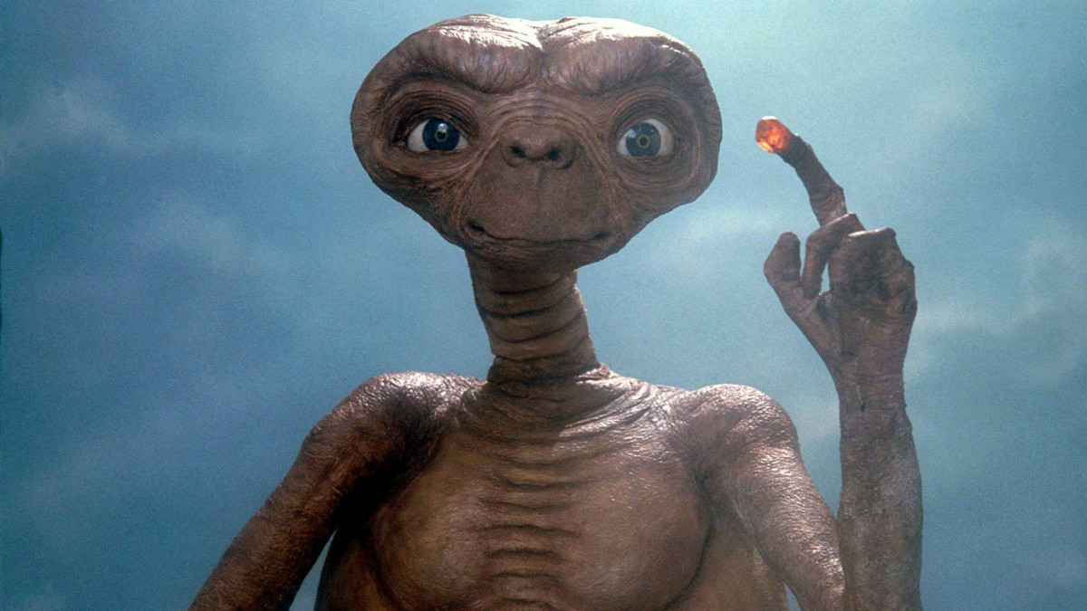 The Star Wars Toy Stash That Had Fans Talking About E.T. Instead of the Millennium Falcon