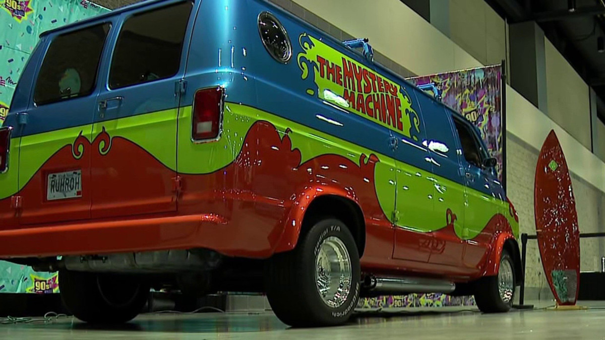 Why Hartford's 90s Con has sitcom reunions, boy band stars and a real life Mystery Machine