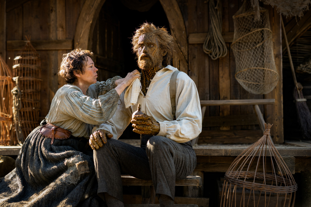 How Alexander Skarsgård became a splinter-free wicker husband for Olivia Colman in Wicker