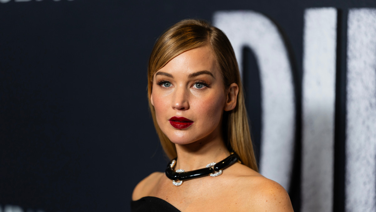 Jennifer Lawrence Drew a Line Mid Nude Scene When Extra Crew Appeared on Set