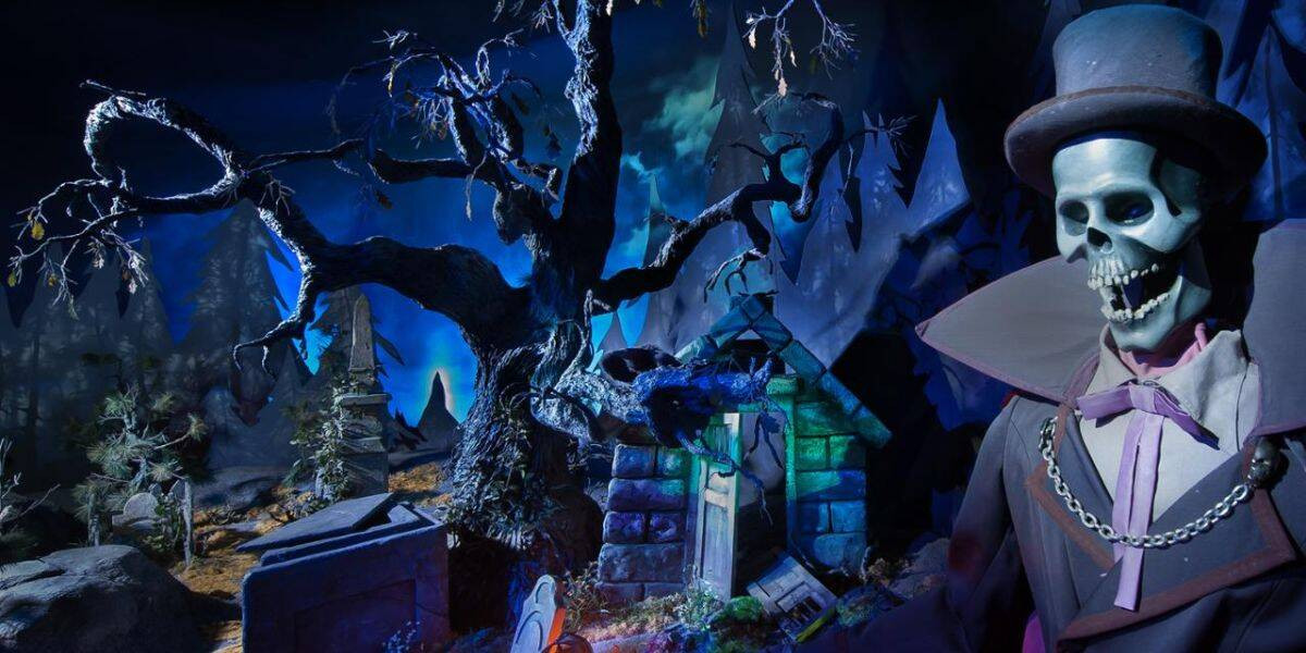 Why Phantom Manor has wet paint outside right before Disneyland Paris closes it in November