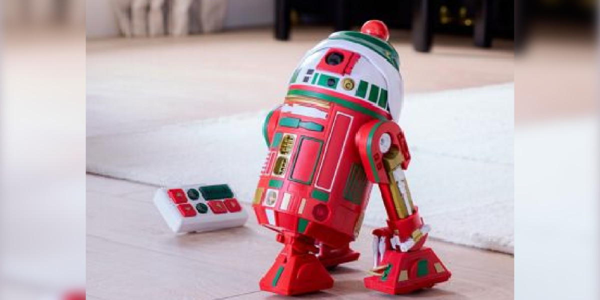 Disney Store’s 2026 Star Wars Holiday Droid Has a Winter Hat and It’s On Sale Now