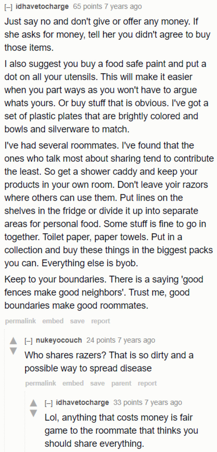 In general, Redditors agree that she shouldn't agree to split the cost.