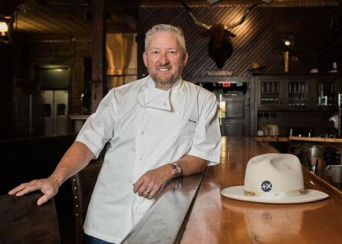 He decided to open Caterina's, an Italian restaurant. Customers will be required to store their phones in small bags to be allowed to dine there.