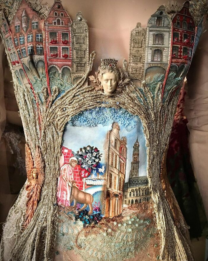 12. The beautiful world of art on a dress