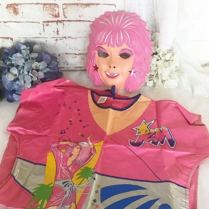 41. These Halloween costumes that had a mask