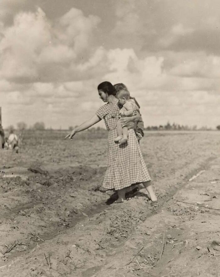 Mrs. Howard Shows The Beginning Of A Garden To A Neighbor, 1935