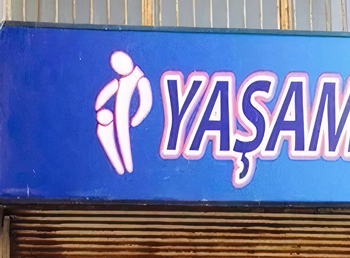 4. This Logo Of A Turkish Water Brand: It Obviously Sucks