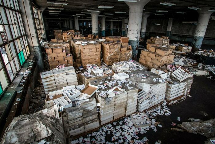 "Tons Of Collectible Sports Cards In An Abandoned Detroit Factory"