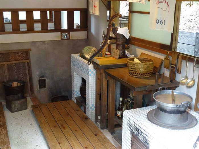 The kitchen is equipped with a cooker, ladles, and other utensils