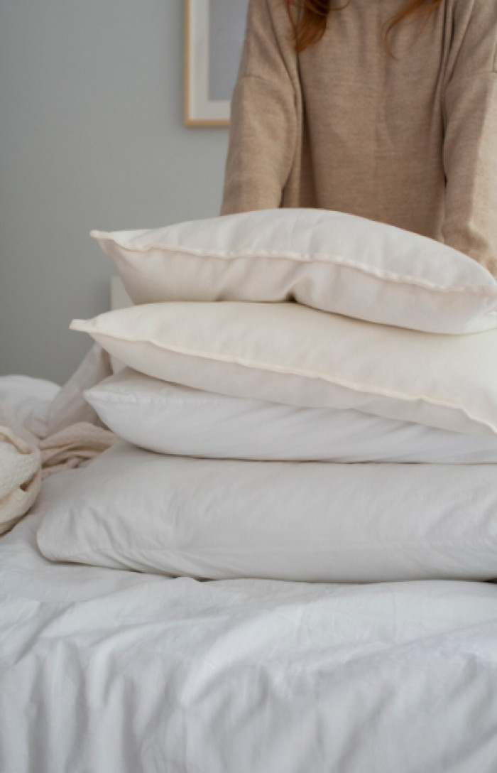 The Gender Gap in Pillow Yellowing
