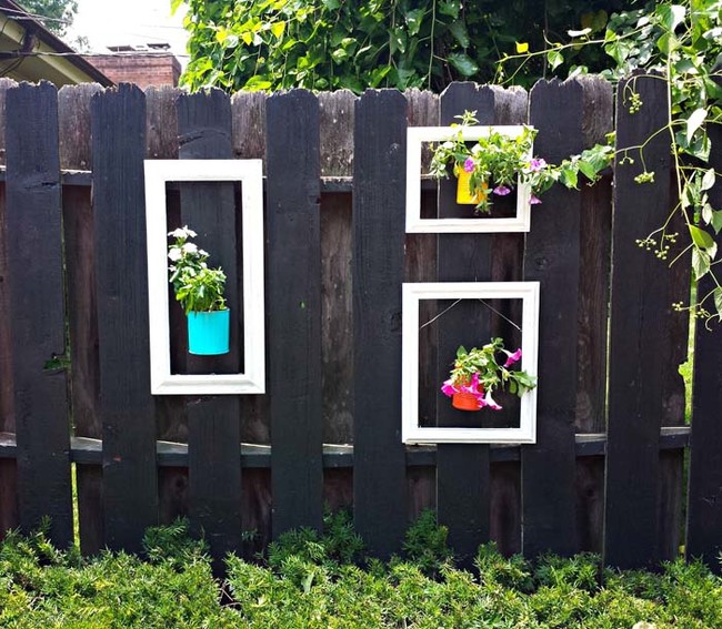 15. Using secondhand picture frames can give a garden a modern look.