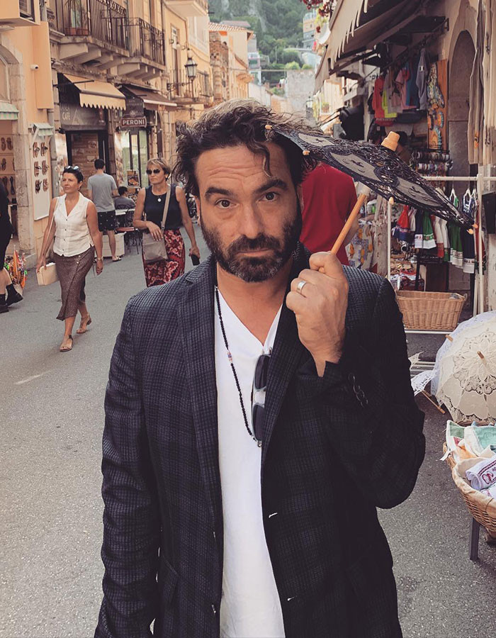 Johnny Galecki - 5’5” (165 cm)