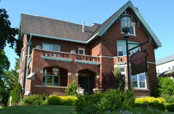 Brumder Mansion (Milwaukee): a grand Victorian bed-and-breakfast with decades of guest reports.