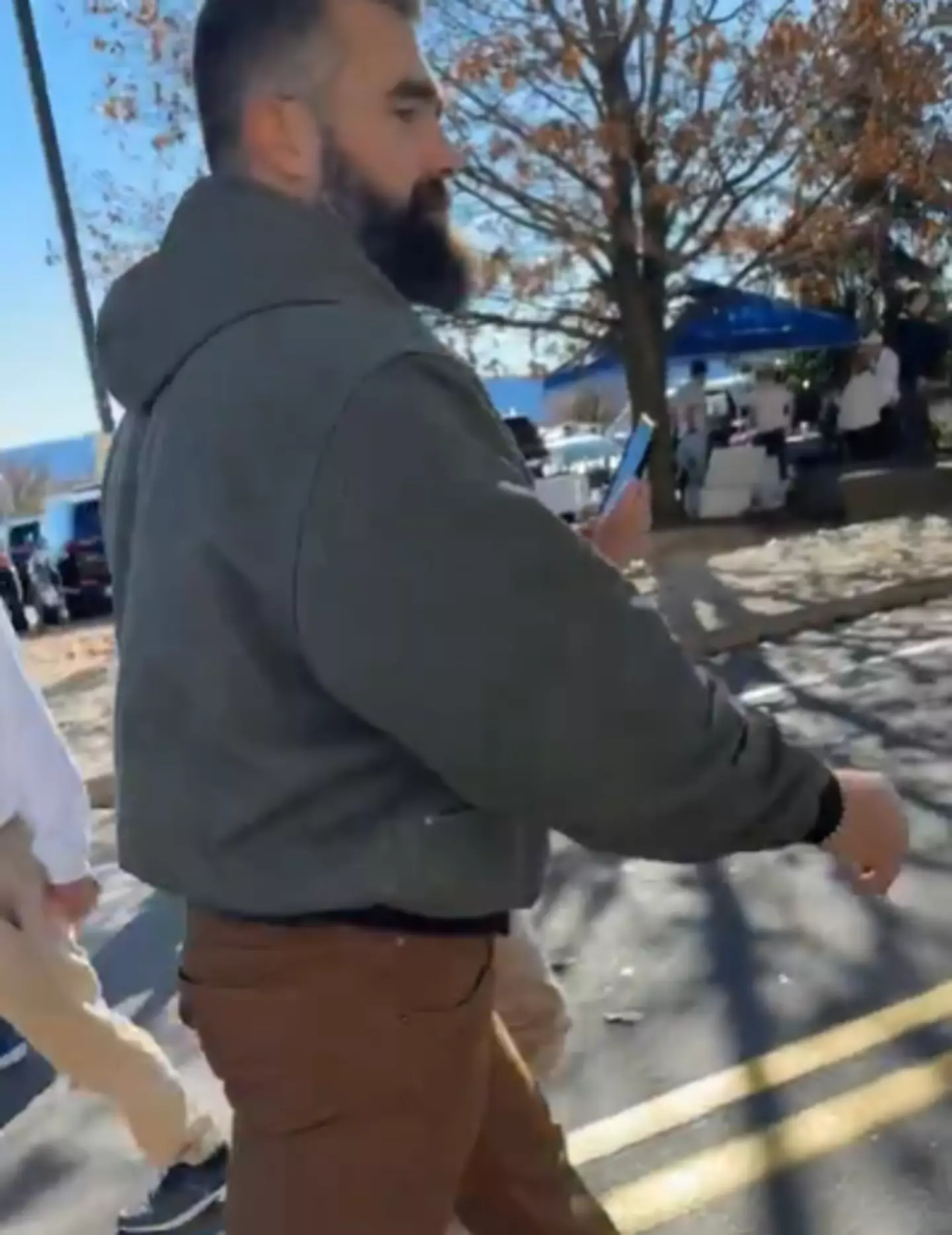 Fans quickly rallied around Jason’s bold response. Social media flooded with reactions, with one fan on X saying, “Play stupid games, win stupid prizes,” while another called Jason a “true icon” for defending his brother so fiercely.