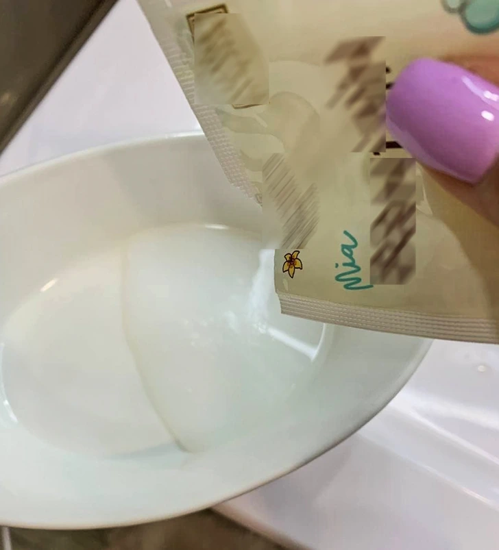 8. To create a mosquito repellent, simply mix a bit of cream or body milk with vanillin in a separate container.