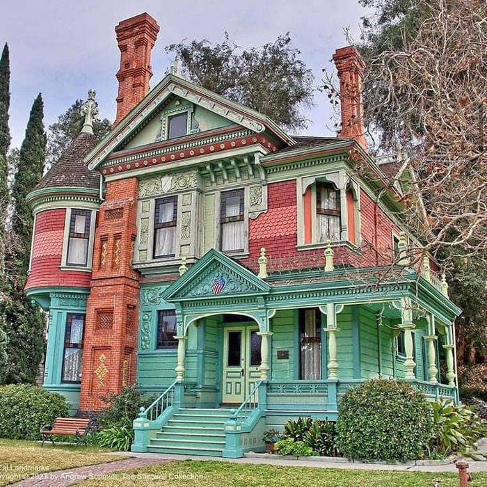 34. This quirky and not-boring house definitely belongs in LA