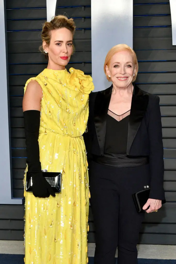 3. Sarah Paulson (44) and Holland Taylor (76) — age difference of 32 years