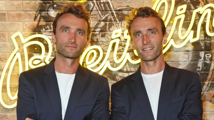 Comparison chart showing intermittent fasting versus flexible eating affecting weight changes