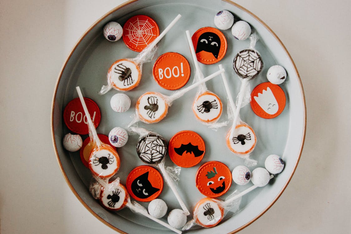 Americans are spending nearly $700 million to ensure their pets are Halloween-ready!!!