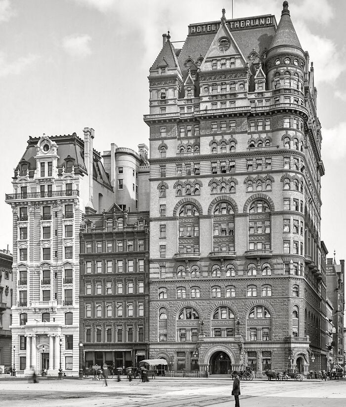 6. This luxurious hotel, Hotel New Netherland, was built in 1893 and demolished in 1927.