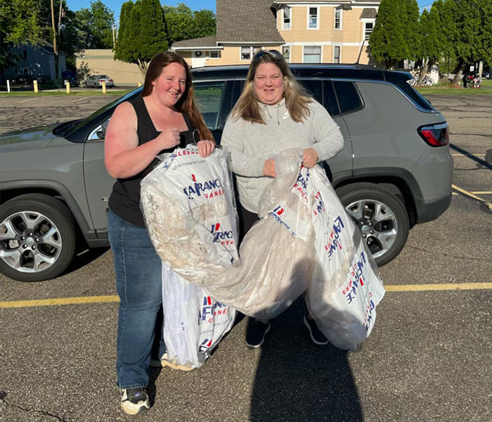 Just less than two weeks after their big day, Gwendolyn expressed her wishes on Facebook to pass on the wedding dress to a woman who is about to be a bride.